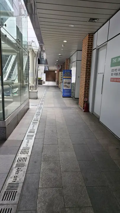 해시스 화성 동탄점 건물 복도