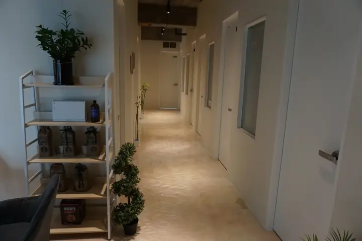 해시스 용인 기흥점 복도와 수납 선반