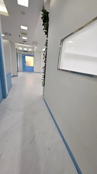 해시스 화성 영통로점 복도와 화이트보드